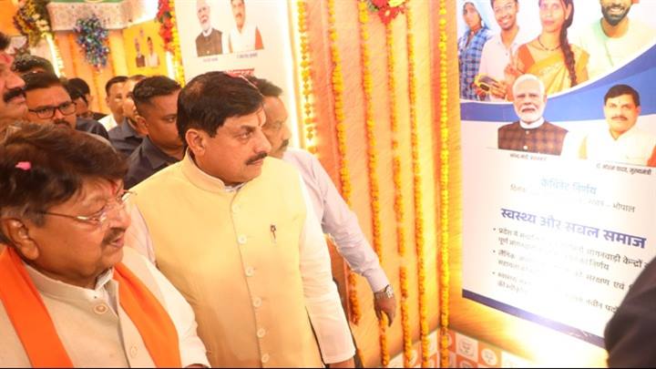 CM Dr. Yadav Inaugurates Exhibition Showcasing Madhya Pradesh’s Development Journey in Indore